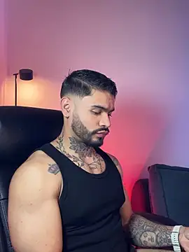 thiago ferrari  online show from March 18, 2026, 2:47 am