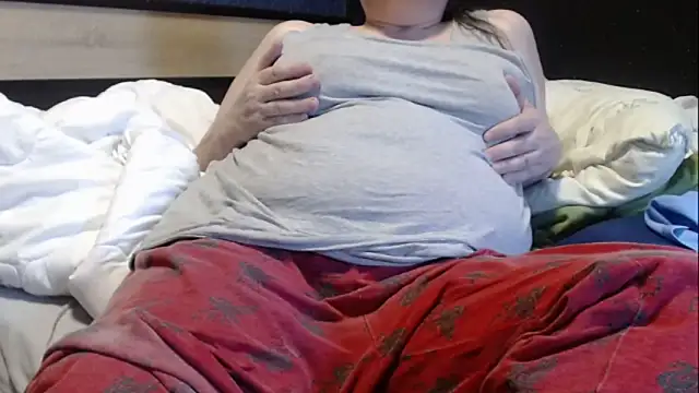 Snapshot of Santanna77 chatting on February 15, 2025, 1:38 pm Santanna77 online show from February 15, 2025, 1:38 pm