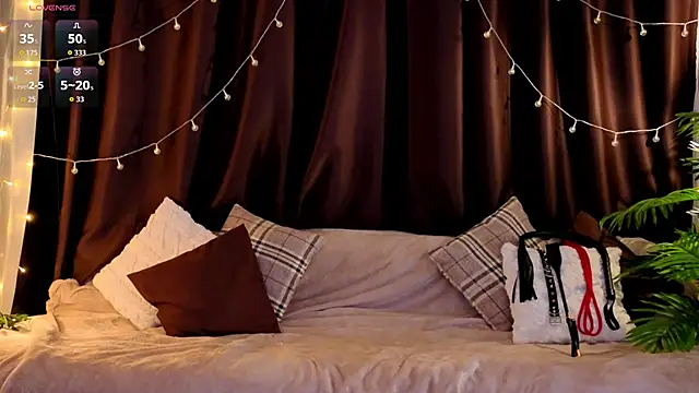 ShyniAlice online show from May 25, 2026, 3:56 am