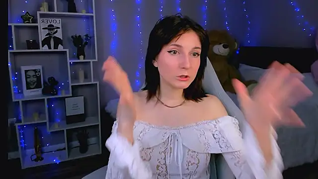 KikaOsterman online show from April 16, 2026, 2:07 pm