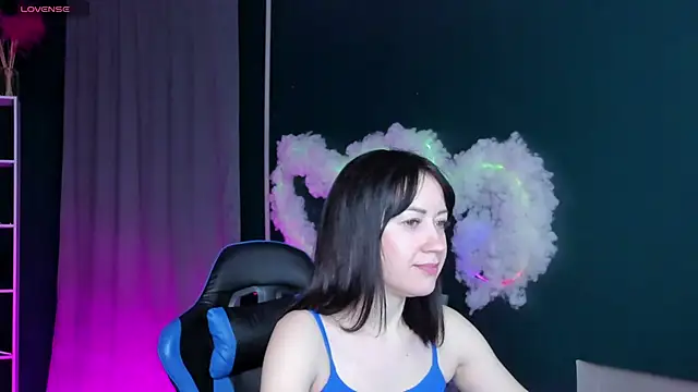 Amily Warren online show from March 6, 2026, 2:08 am