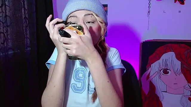 kittymiauu444 online show from April 15, 2026, 12:23 pm