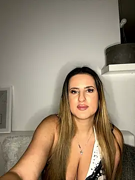 Snapshot of Liana-1 chatting on January 15, 2026, 5:27 pm Liana-1 online show from January 15, 2026, 5:27 pm