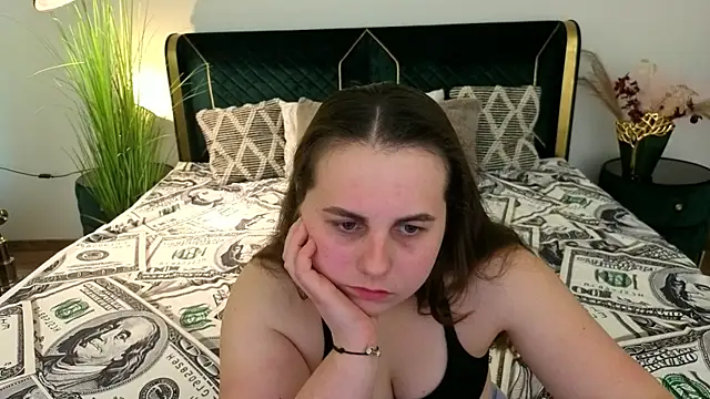 MikaFoxy online show from April 27, 2026, 6:11 am