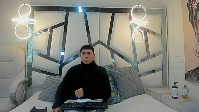 Snapshot of ScarlettAndLucas chatting on March 2, 2026, 12:23 pm ScarlettAndLucas online show from March 2, 2026, 12:23 pm