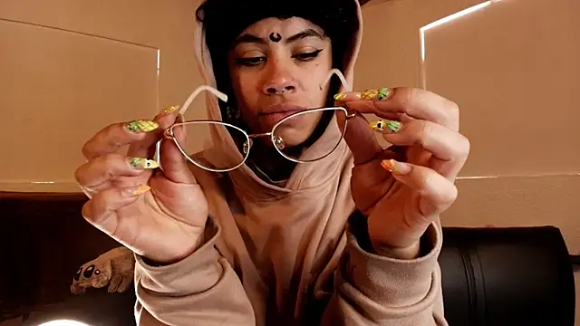 Canela Osada  online show from February 5, 2026, 4:11 pm