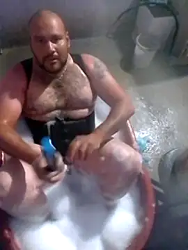 Guanatos13 online show from April 14, 2026, 3:23 am