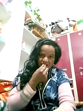 Snapshot of kiiuu_sexe chatting on February 4, 2026, 6:03 pm kiiuu sexe online show from February 4, 2026, 6:03 pm