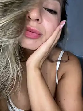 Snapshot of bebitas2_ chatting on March 3, 2026, 12:06 am bebitas2 online show from March 3, 2026, 12:06 am