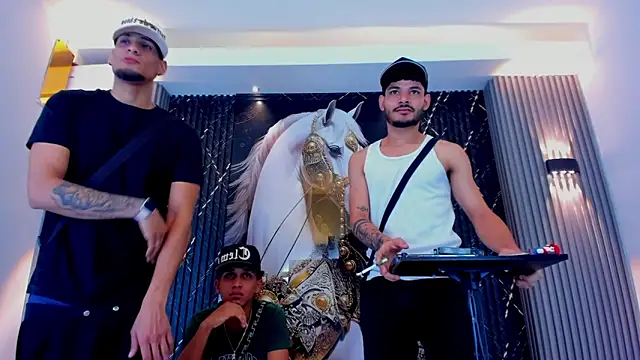 The Gods In Diamonds online show from March 2, 2026, 5:08 am