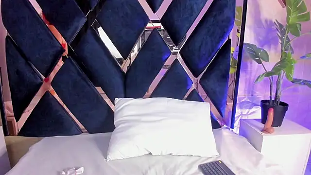 gemma roberts  online show from February 1, 2026, 2:54 am