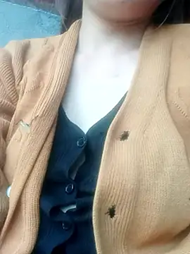 jjennyyy online show from June 14, 2026, 9:33 am