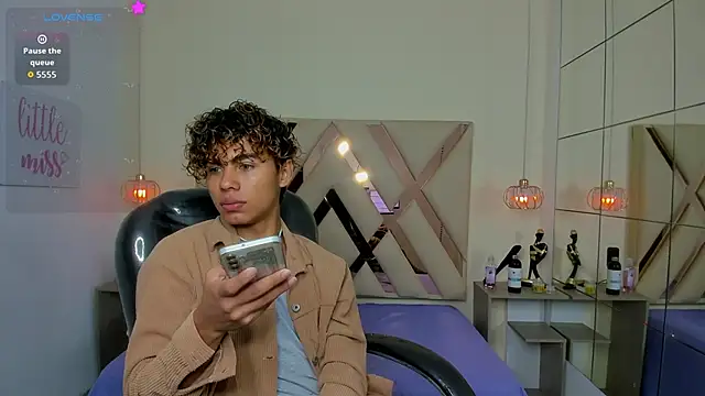 Anyelo Twink online show from June 9, 2026, 4:02 am