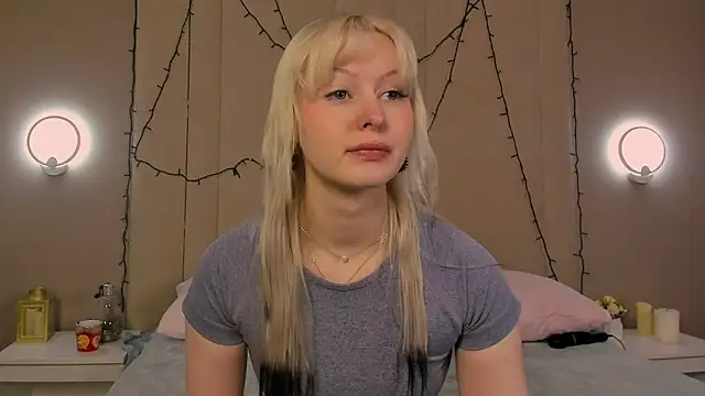 AdeleSilvy online show from March 18, 2026, 1:53 am