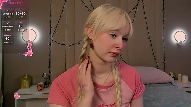 AdeleSilvy online show from March 19, 2026, 1:53 am