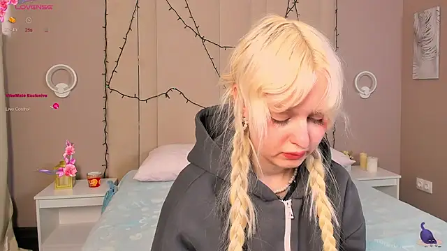 AdeleSilvy online show from April 11, 2026, 7:45 am