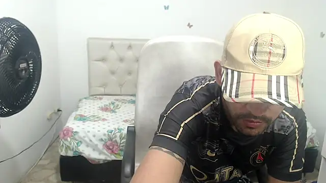 wildchris  online show from January 13, 2026, 2:33 pm