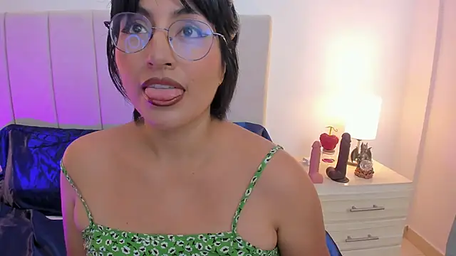 Snapshot of nathy_bush chatting on June 3, 2026, 8:03 pm nathy bush online show from June 3, 2026, 8:03 pm