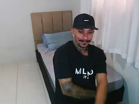 lipegonzalezz online show from February 12, 2026, 3:18 pm