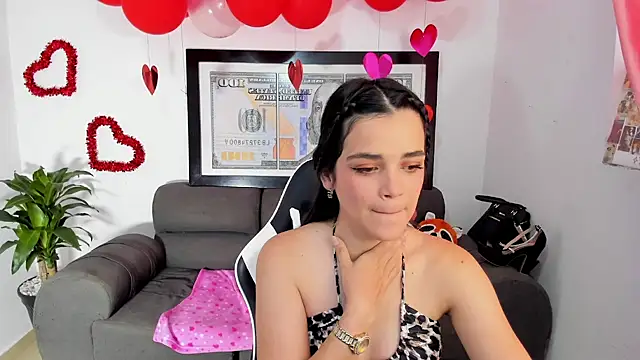 LucianaMoreau online show from February 20, 2026, 9:04 pm