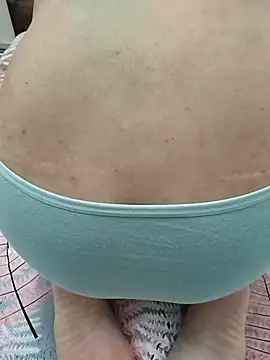 PrettyBottom1 online show from January 15, 2026, 1:16 pm