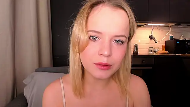 JessicaBeverly  online show from April 27, 2026, 6:44 am