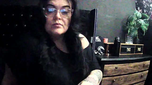 Snapshot of Miss_CurvesXXX chatting on February 2, 2026, 6:01 am Miss CurvesXXX online show from February 2, 2026, 6:01 am