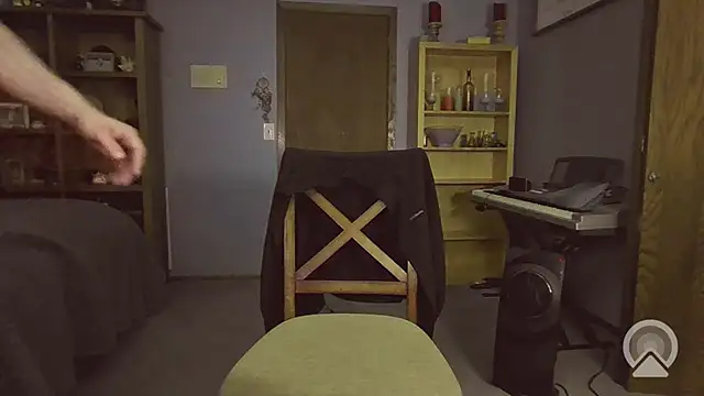 chrisw8140 online show from April 7, 2026, 4:24 am