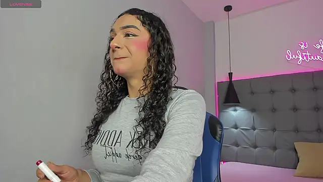 scarletcherry18 online show from March 13, 2026, 4:08 am