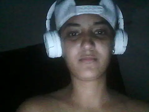 Camilita2112 online show from January 12, 2026, 4:39 am