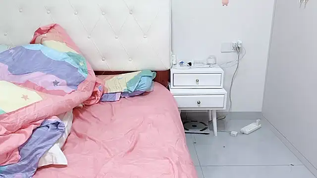 xixi 521 online show from April 4, 2026, 12:35 pm