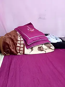 Phoebe-e online show from April 6, 2026, 11:05 pm