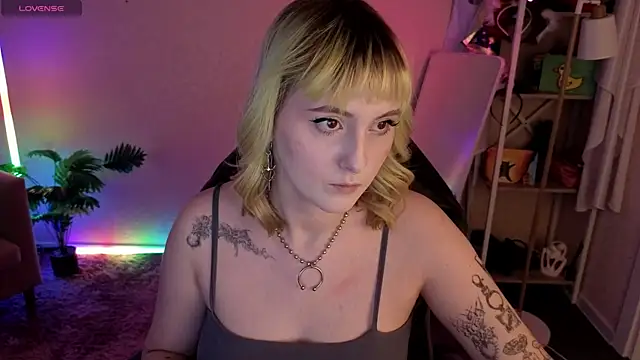 Roziett Belle online show from March 29, 2026, 8:47 am