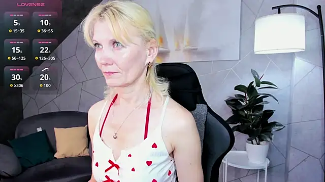 Julie Lucas online show from June 4, 2026, 11:55 pm