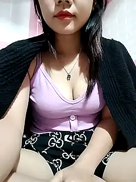 Ngocmai lazdy online show from February 2, 2026, 1:04 am