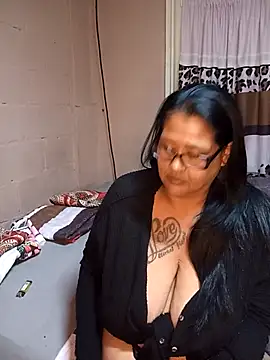 CutieNatz online show from April 19, 2026, 6:32 pm