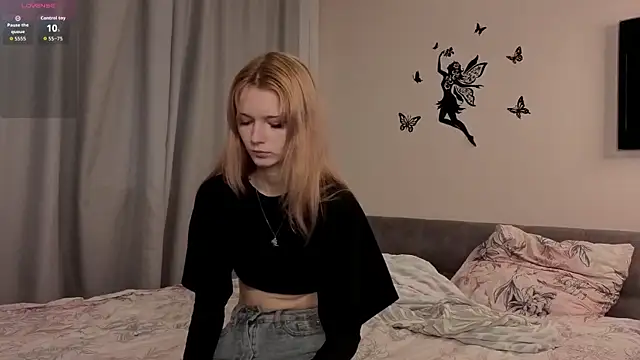 JuanaSumma online show from March 18, 2026, 6:05 am