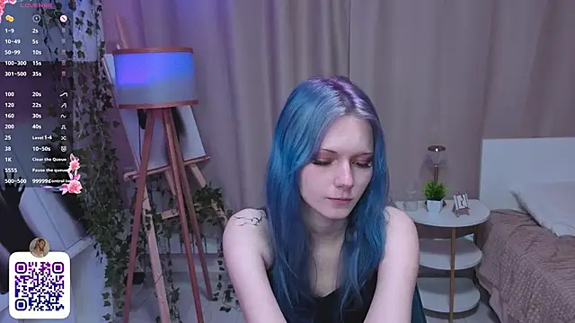JuanaSumma online show from May 18, 2026, 6:19 am