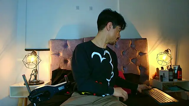 Ethan Briggs  online show from March 27, 2026, 3:34 am