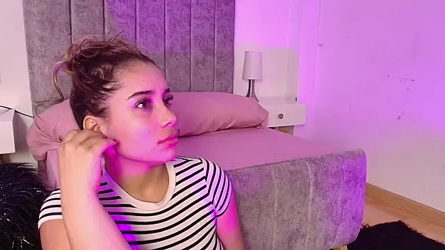 Lucy Carson  online show from February 7, 2026, 3:43 am