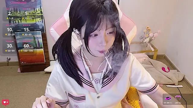 Qiqiiii-05 online show from June 10, 2026, 1:21 pm