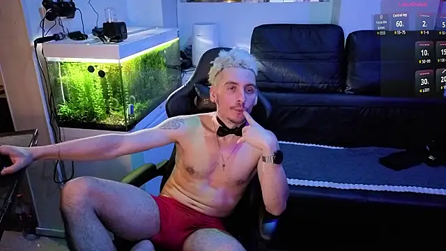 Rayzel White online show from February 3, 2026, 2:53 am