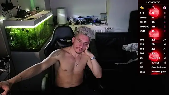 Rayzel White online show from February 18, 2026, 10:50 pm