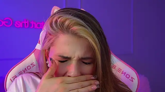 VanessaCelesti online show from April 23, 2026, 12:40 pm