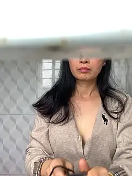 Snapshot of emgaisayhi chatting on February 22, 2026, 8:13 am emgaisayhi online show from February 22, 2026, 8:13 am