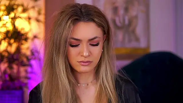 Snapshot of NayaQuinn chatting on February 8, 2026, 7:17 pm NayaQuinn online show from February 8, 2026, 7:17 pm