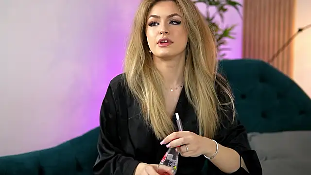 Snapshot of NayaQuinn chatting on February 20, 2026, 8:09 pm NayaQuinn online show from February 20, 2026, 8:09 pm