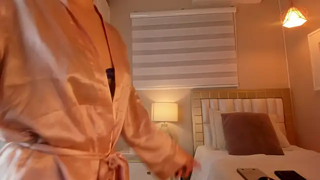 isabela  x online show from April 11, 2026, 11:36 am