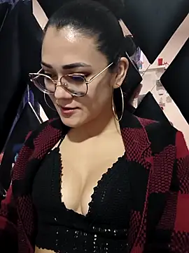 Snapshot of Freyarosse chatting on February 3, 2026, 12:10 pm Freyarosse online show from February 3, 2026, 12:10 pm