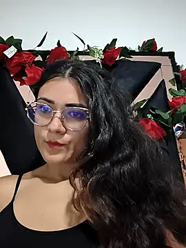 Snapshot of Freyarosse chatting on February 17, 2026, 12:18 am Freyarosse online show from February 17, 2026, 12:18 am